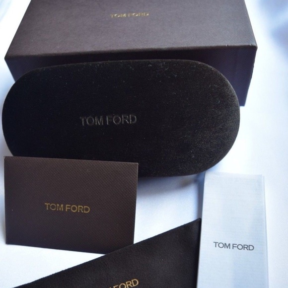 Tom Ford Accessories - TOM FORD Velvet Clamshell Sunglass Case in Black